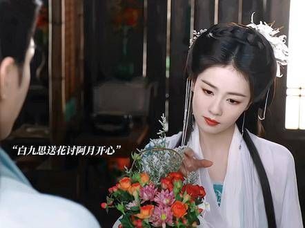 阿月目睹白九思怀抱着孩子时愣住,宛如看见他拥着十安的景象