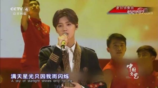 谁的班歌能少了鹿晗的勋章