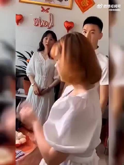 全网紧急寻找这位特别的伴娘,请尽快与我们联系!