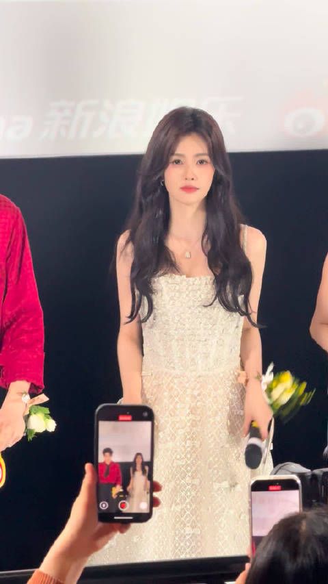 白鹿行走江湖摇cha,现场直拍!好会摇的一个大美女,太权威了!