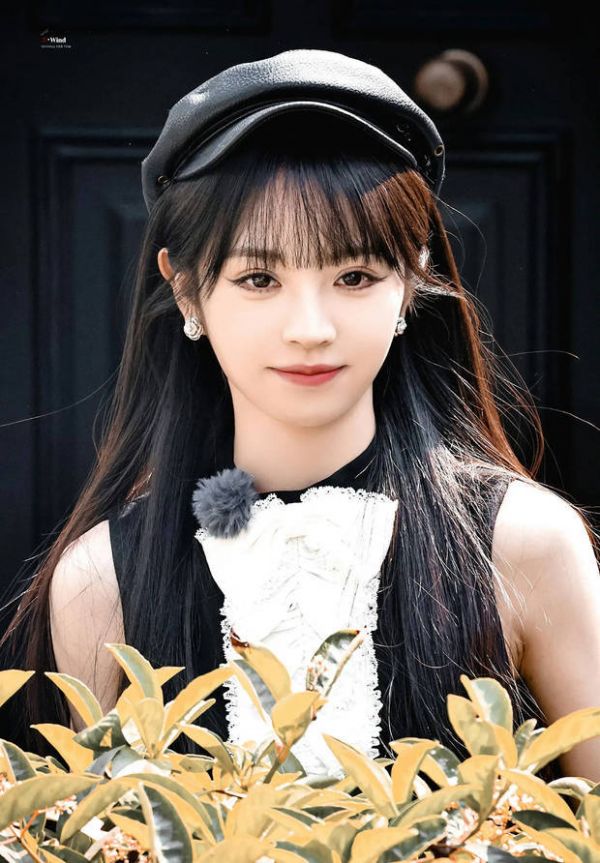 田曦薇笑容甜美。