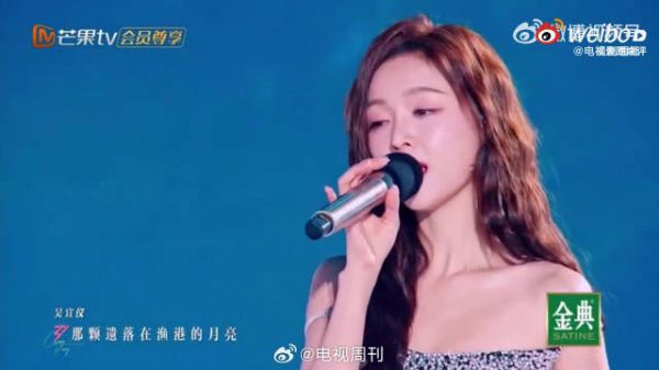 吴宣仪亮相乘风2025年度团体首秀舞台