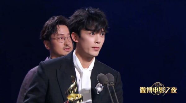 恭喜吴磊获得微博电影之夜年度品质演员 期待东极岛