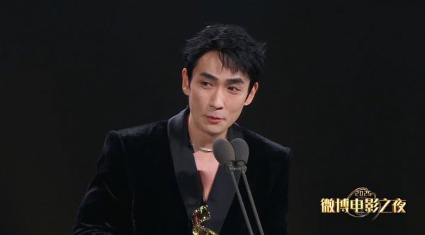 恭喜朱一龙获得微博电影之夜年度榜样演员 榜样是一种传承,期待东极岛