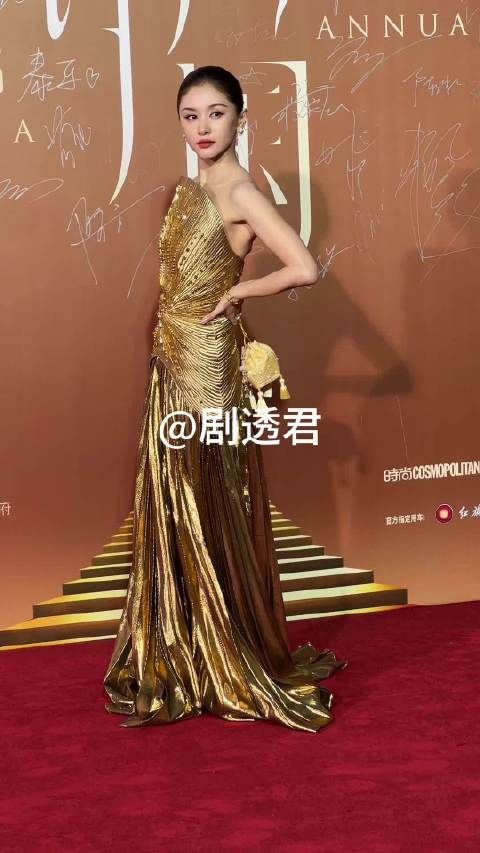 王子文亮相红毯,造型好美!气质十足
