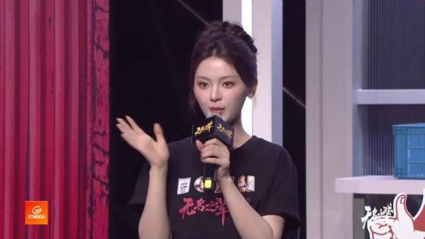 杨超越介绍无名之辈2自己的角色,最强女工,现场学贵州话怼人