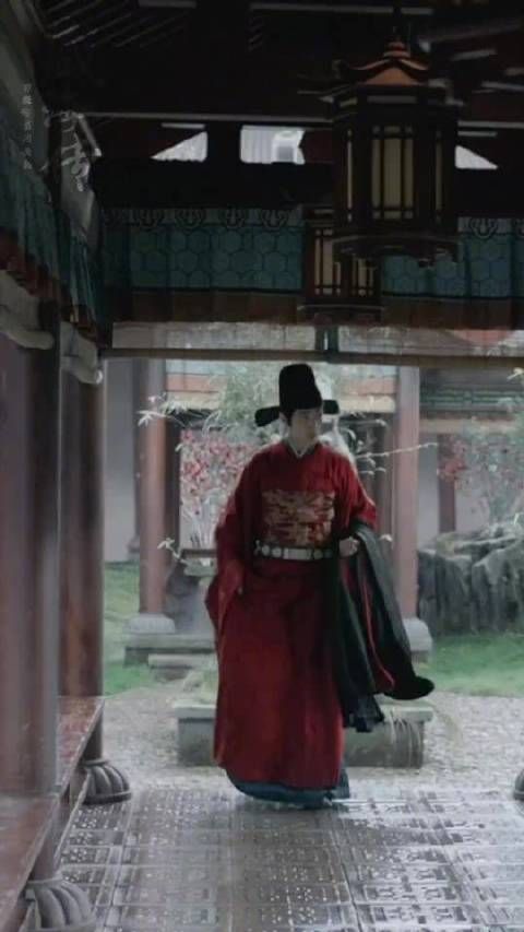 就这样继续大步往前走吧，每一步都会留下属于肖战的印记！