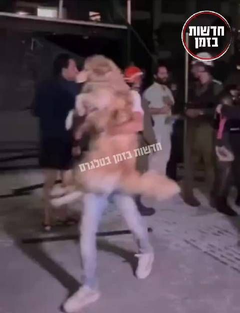 刚才说以色列用抱小孩的女警察做宣传