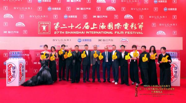 陈建斌刘德华王俊凯杨超越任素汐无名之辈2亮相上海国际电影节开幕红毯采访