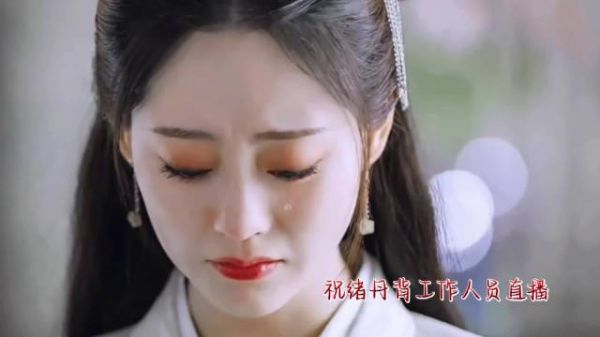 祝绪丹背着工作人员开直播,这一行为在娱乐圈激起涟漪,打破常规直播模式