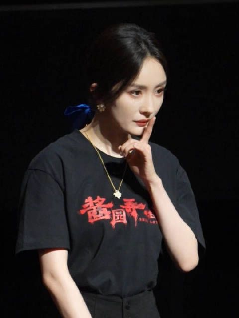 杨幂李现同框引回忆,谈新角色唱戏压力获赞