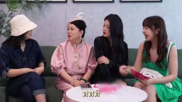 李嘉格回应屏蔽妈妈朋友圈,称生病不想让母亲担心