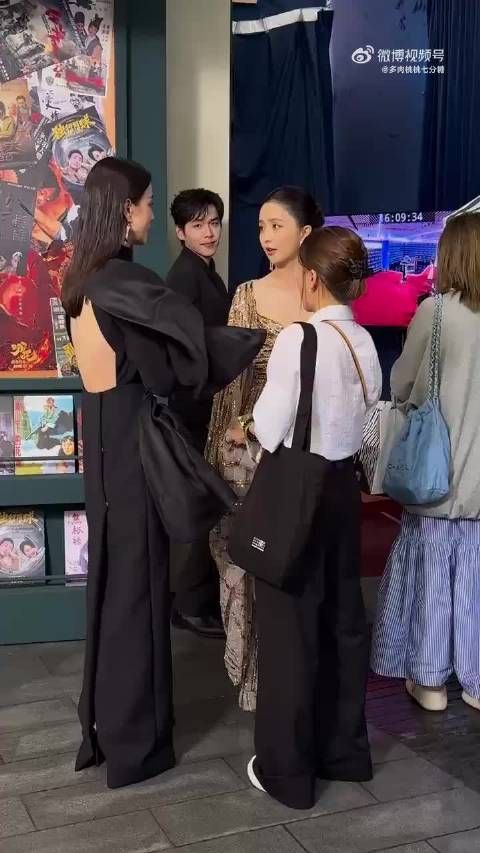 宋佳你到底有多少个好妹妹!这也太会撩了吧,指尖一勾一挑,我已经沦陷了!