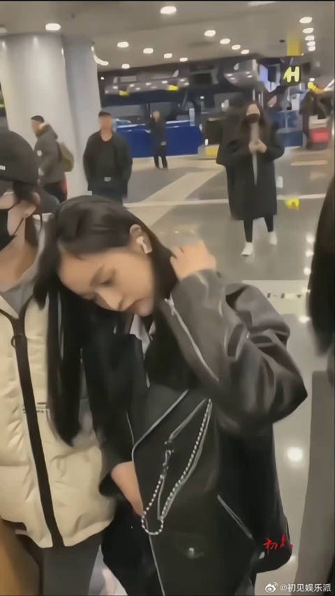 看到吴宣仪的眼神,就知道娱乐圈这一行有多累了