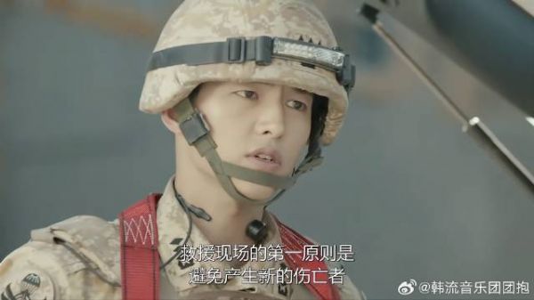 废墟下竟还有幸存者,徐上士听到呐喊,连忙前往营救