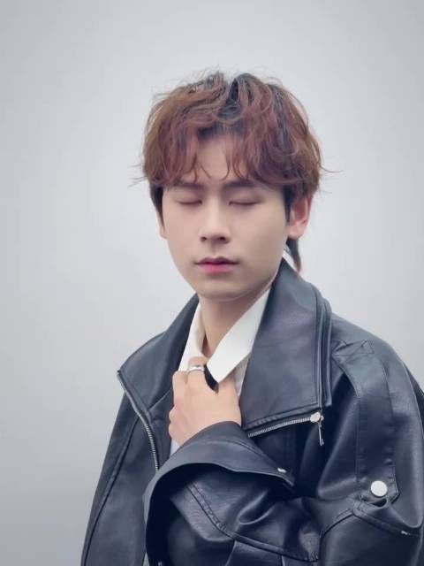 太权威的脸了,又可成熟又可少年感