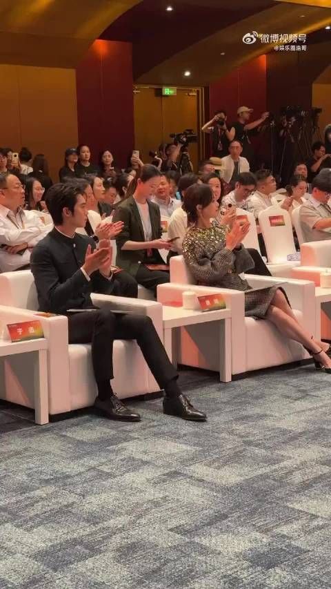 于适,唐嫣上海国际电影节同框,两个大长腿屏幕快装不下了