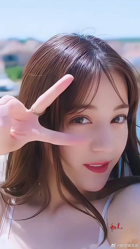 你有多特别呢,万千人中走过,即便近视也能一眼望到你