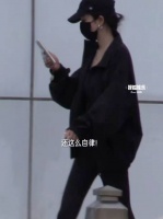 杨幂被拍频繁出入健身房，21日新片《酱园弄》全国上映