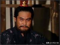 演义中，能在吕布手下支撑100回合的猛将，只有6人，许褚文丑不行