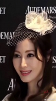 李嘉欣曾被誉为香港第一美女，如今年过50依旧高贵冷艳