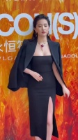上海电影节永恒符号首映，刘亦菲戴宝格丽红宝石灵蛇项链亮相