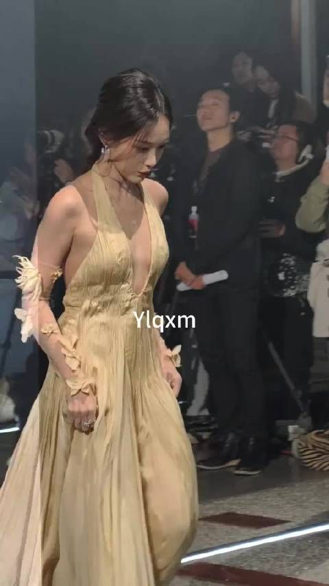 李一桐,性感走秀