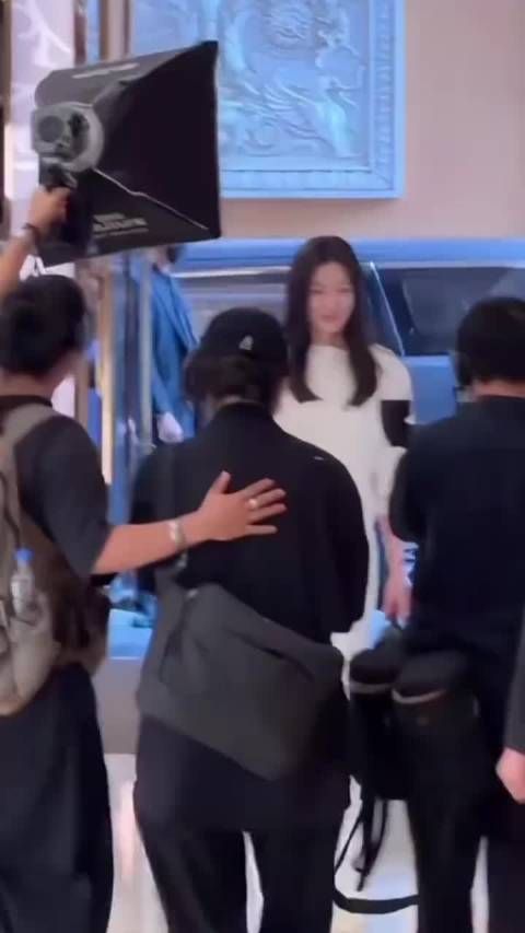 全智贤澳门LV活动,强大的气场是不需要修图的