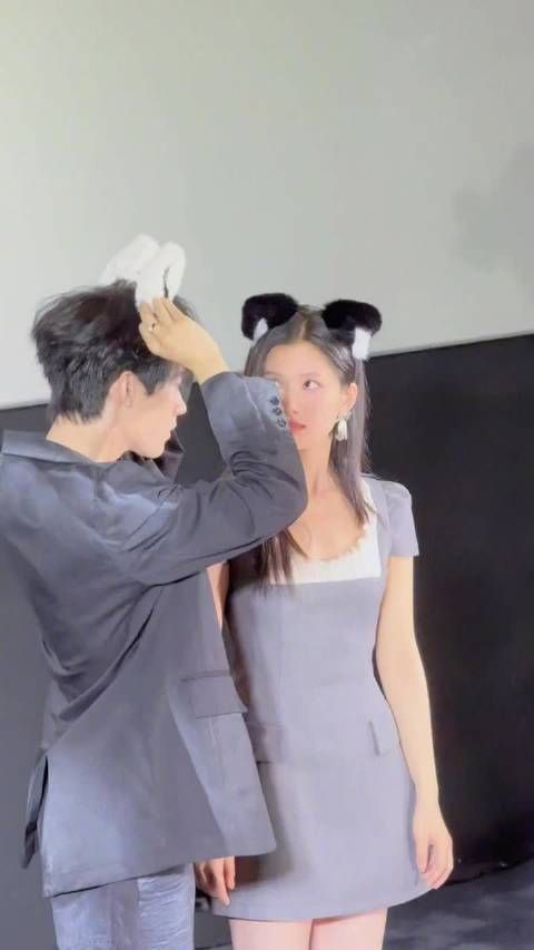 “手也不牵一个” 张婧仪周翊然好像被班上同学起哄的小情侣啊!