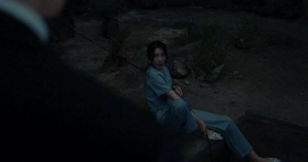 凤凰小分队曹村团战脱困,柔弱新娘实为心简附身者