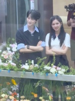 张婧仪、周翊然《焕羽》扫楼