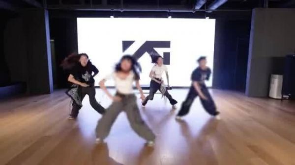 YG新女团NEXT MONSTER成员EVELLI & CHANYA舞蹈练习室