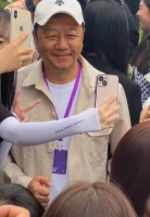 郭涛一家现身阿那亚，14岁女儿身高近180，与哥哥石头共用一张脸
