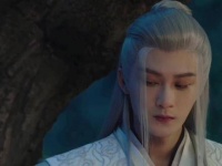 相柳注视小夭的目光早已超越了纯粹，满心的爱恋根本无从掩饰
