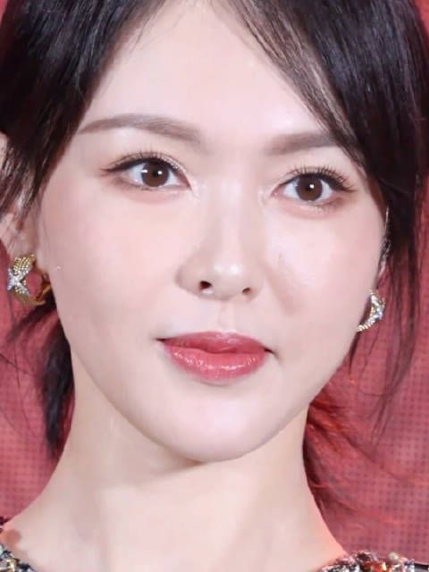 42岁唐嫣与43岁阿娇同框比美,少女感十足