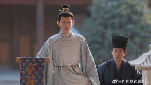 元英生病晕倒 闭府中请不了太医，不料下一秒开府