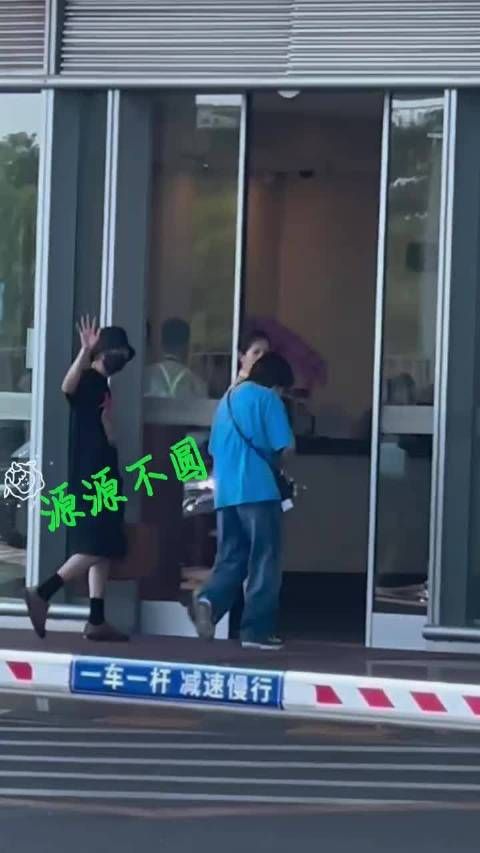 王源白发造型亮相,启程宇宙狂欢三巡演唱会