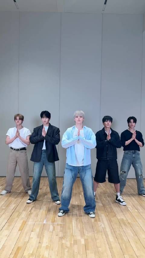TXT你们五位怎么也来干团播了，谁教你们的啊！