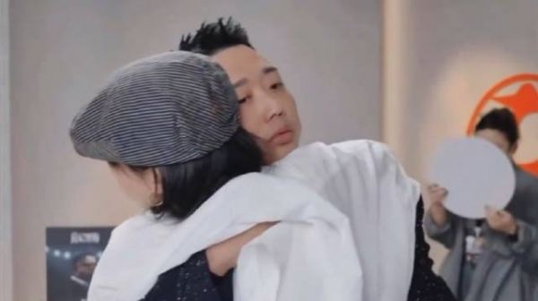 谁懂老婆出现那一刻,对GAI的救赎感,拥抱比亲吻更有力量