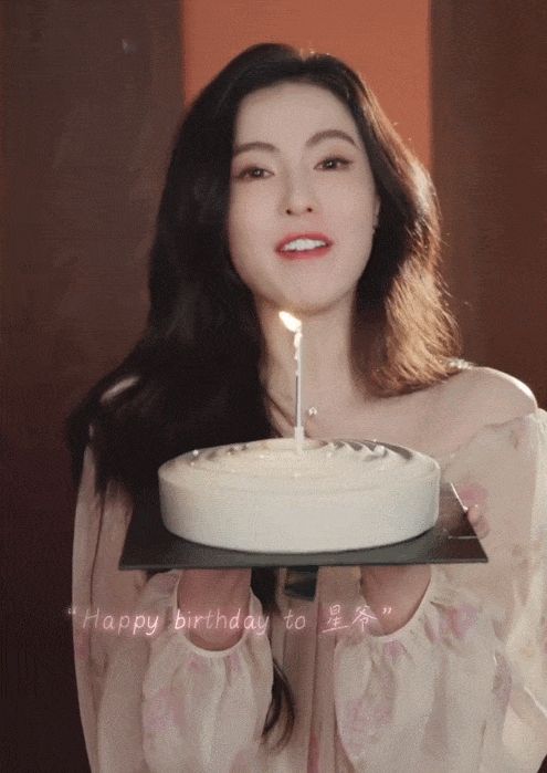 张柏芝为周星驰唱生日歌。