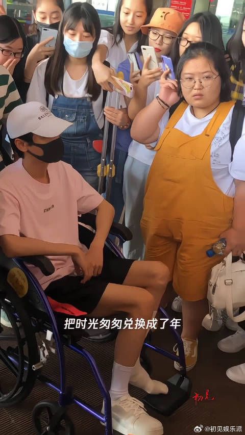 罗云熙拍戏受伤粉丝看得好心疼,希望早日康复