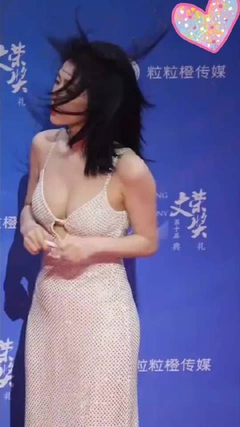 这个明星是谁?