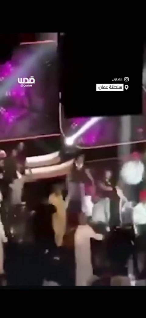 阿联酋艺术家阿曼演唱亲以歌曲遭群殴驱逐