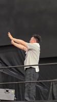 陈奕迅返场致谢歌迷，海口演唱会现感人告别