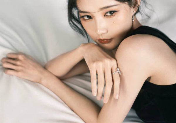 李一桐化全包眼线。
