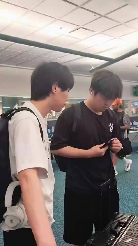 BLG抵达温哥华备战MSI，明日开启训练
