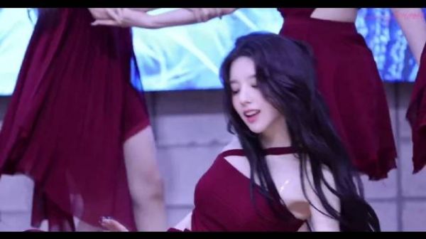 250622 Artms heejin 红衣造型