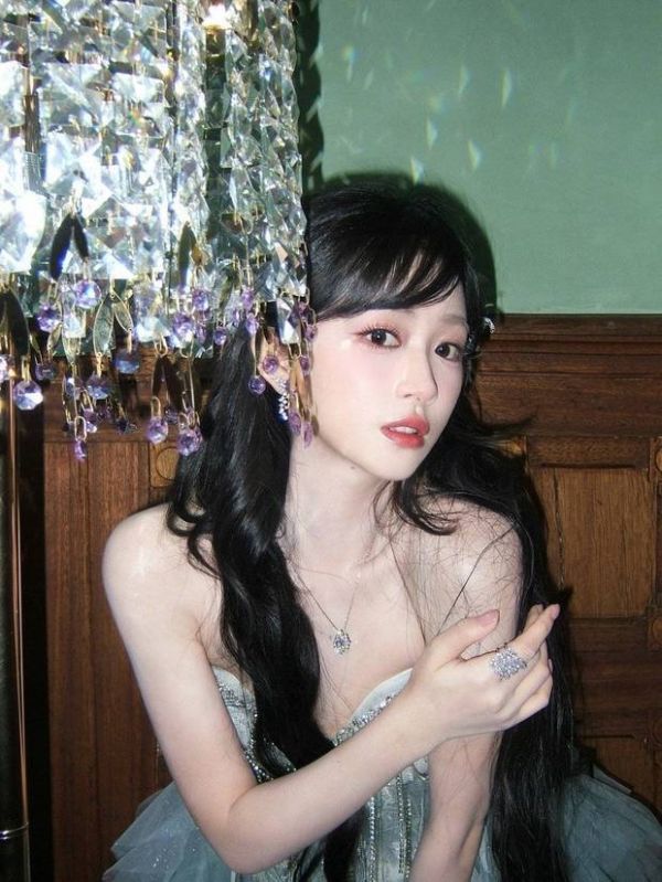 杨肸子青春有活力。