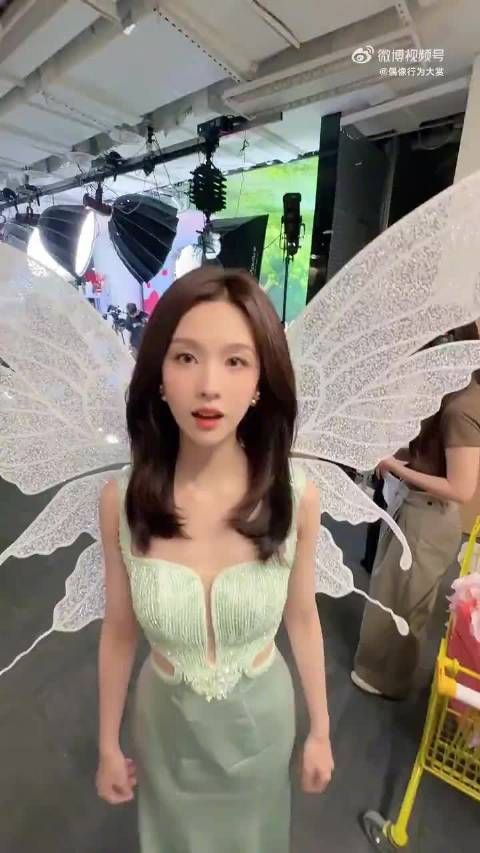 满脑子都是波比波比波比波~这样的@陈都灵 真的太可爱了!