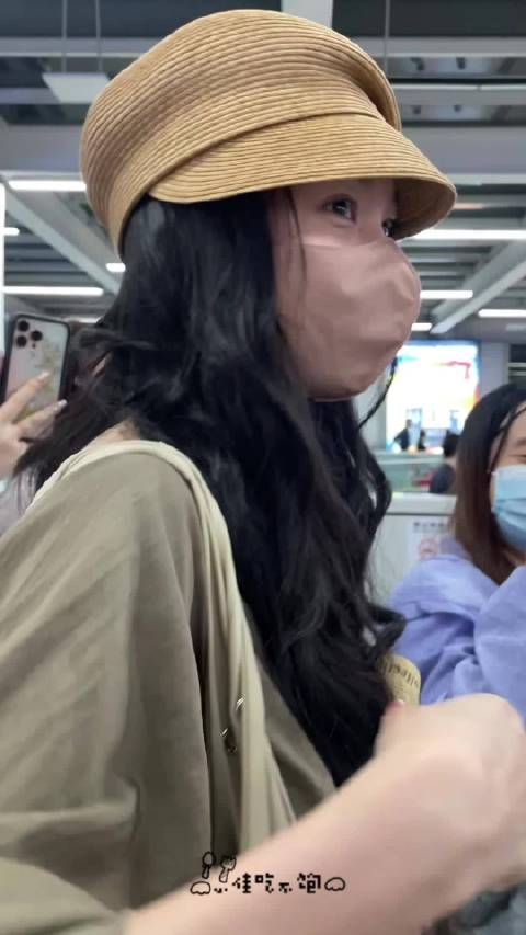 易梦玲深圳活动前与粉丝暖心互动